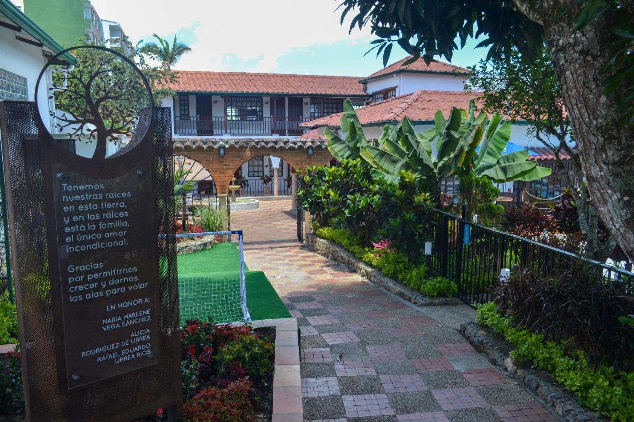 Kau Hotel *